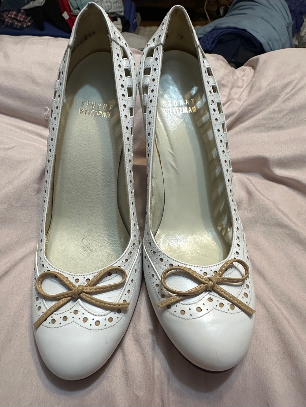 Stuart Weitzman White Leather Perforated Bow Pumps sz:7